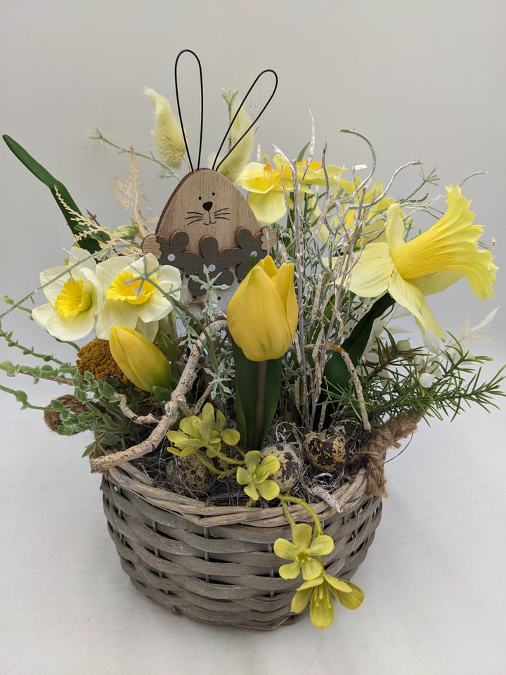 Ostergesteck Frühlingsgesteck Tulpen Gräser Hase gelb