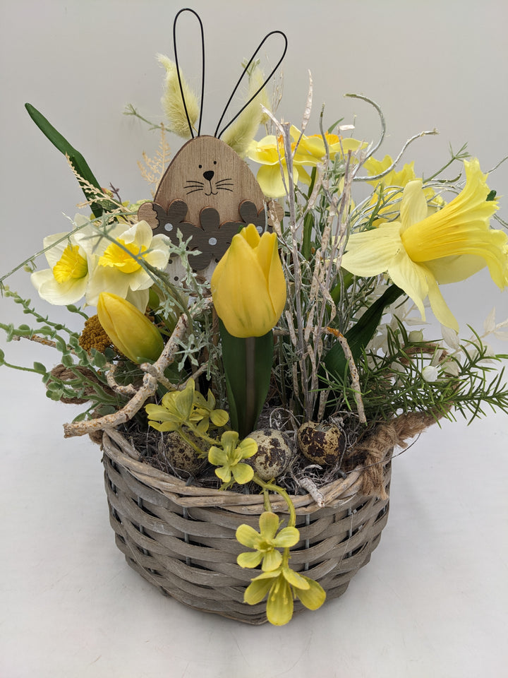 Ostergesteck Frühlingsgesteck Tulpen Gräser Hase gelb