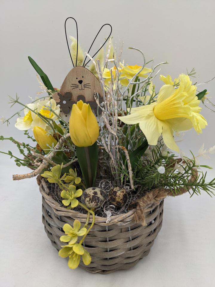 Ostergesteck Frühlingsgesteck Tulpen Gräser Hase gelb