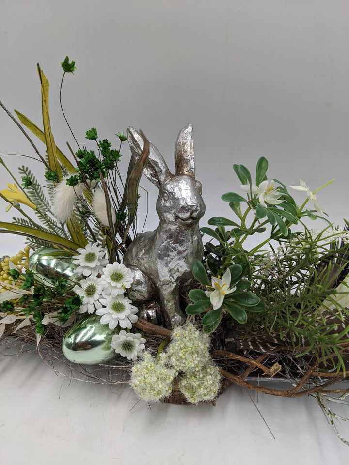 Ostergesteck Frühlingsgesteck Gräser Hase silber grün