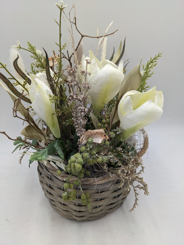 Frühlingsgesteck Krokusse Gräser weiss