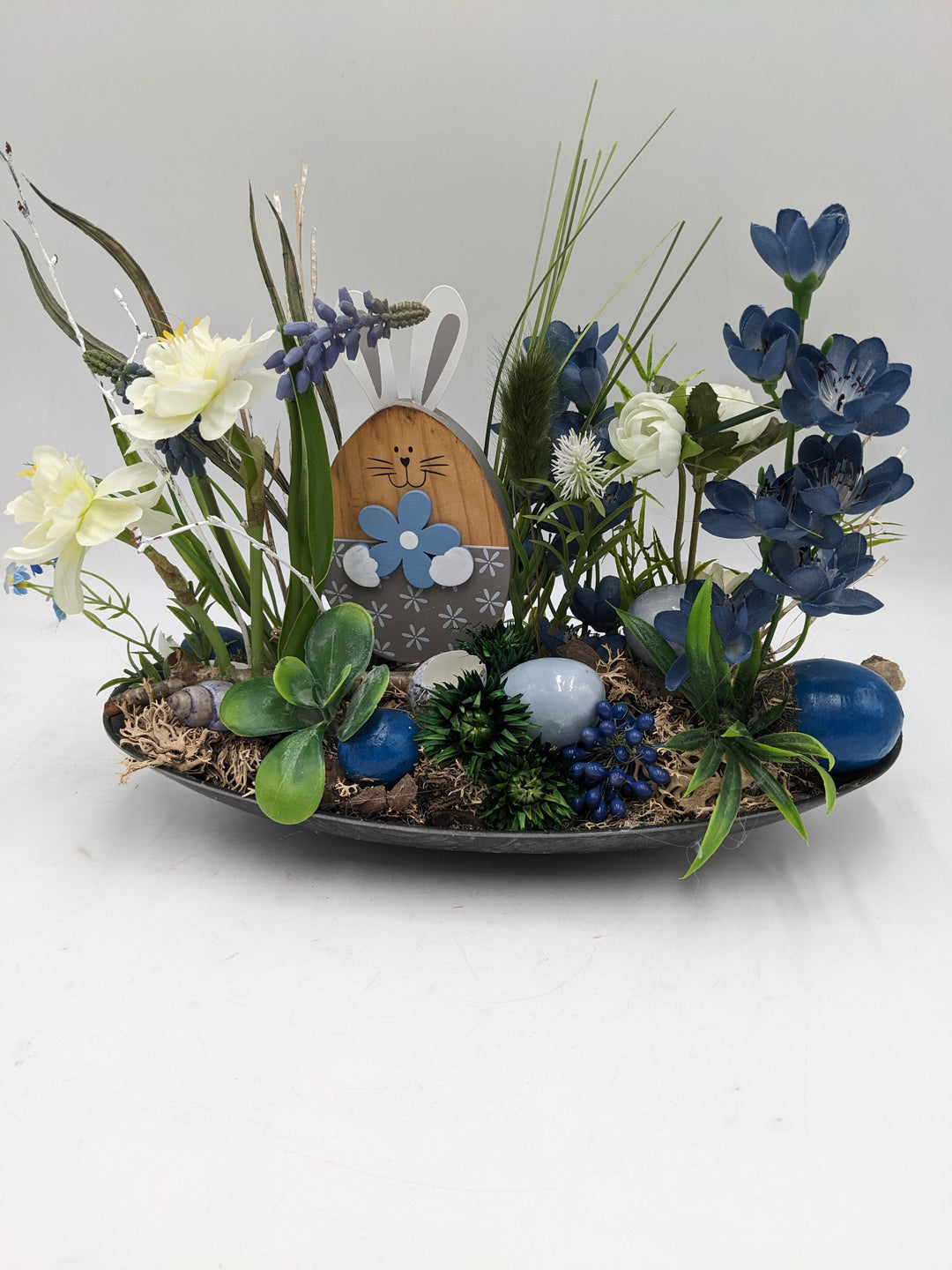 Ostergesteck Frühlingsgesteck Hyazinthen Eier blau weiss