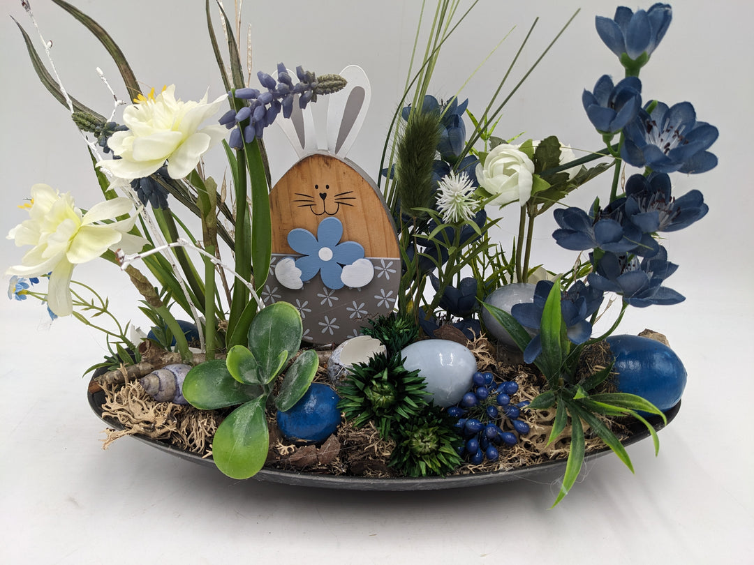 Ostergesteck Frühlingsgesteck Hyazinthen Eier blau weiss