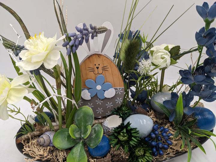 Ostergesteck Frühlingsgesteck Hyazinthen Eier blau weiss