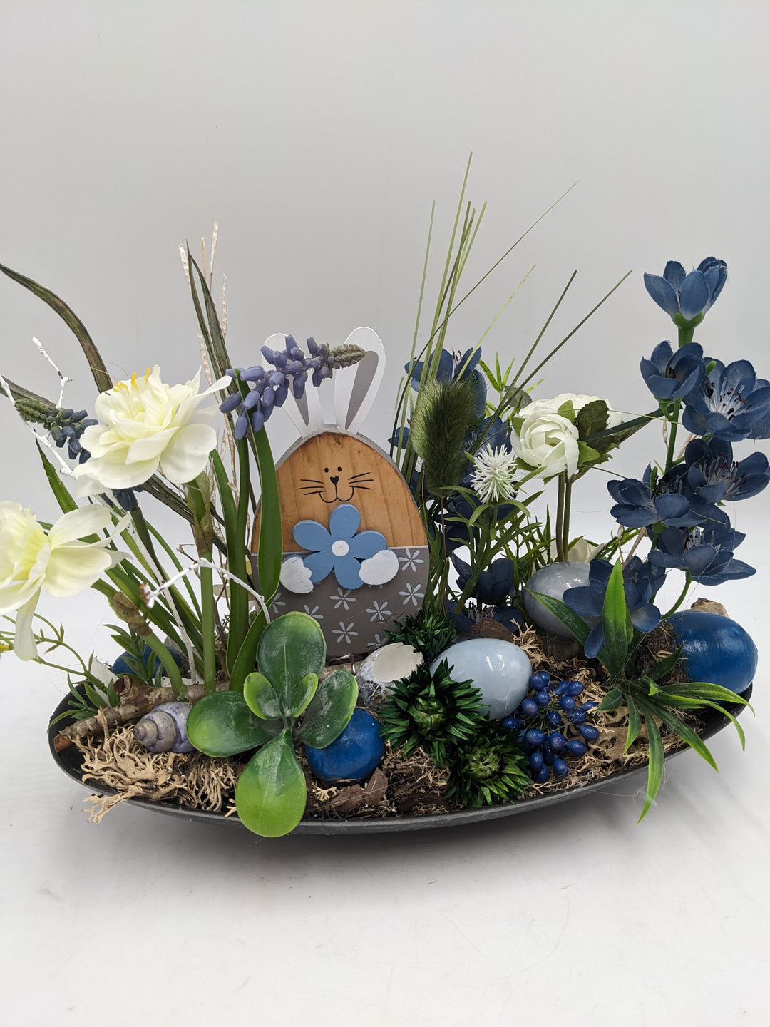 Ostergesteck Frühlingsgesteck Hyazinthen Eier blau weiss