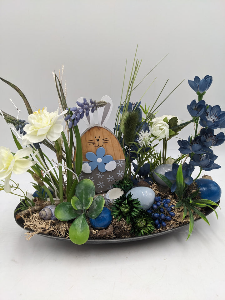 Ostergesteck Frühlingsgesteck Hyazinthen Eier blau weiss
