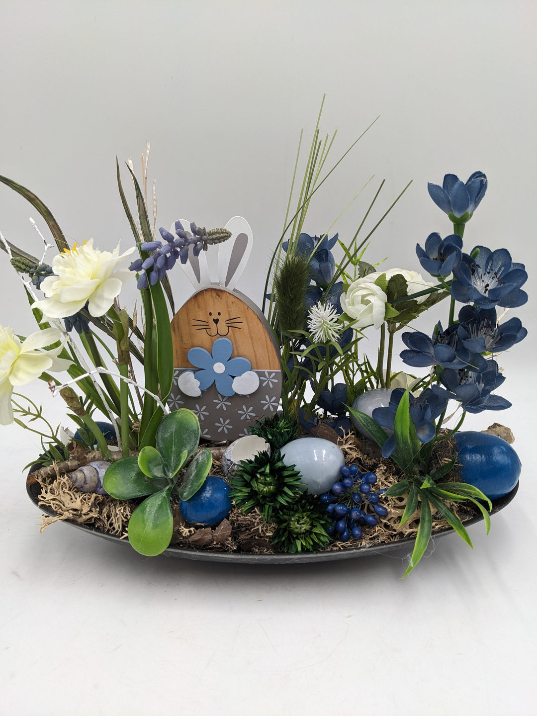 Ostergesteck Frühlingsgesteck Hyazinthen Eier blau weiss