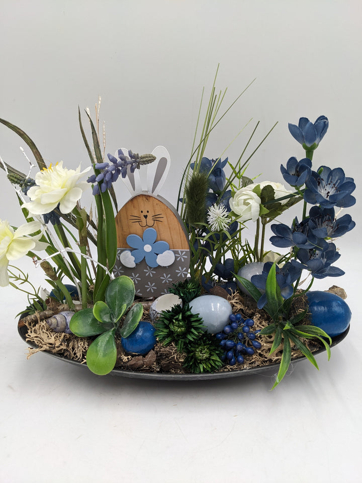 Ostergesteck Frühlingsgesteck Hyazinthen Eier blau weiss
