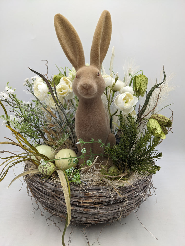 Ostergesteck Frühlingsgesteck Schachbrettblume Ranunkel weiss