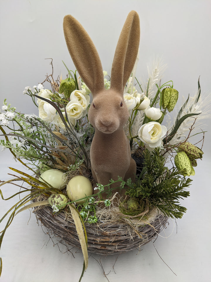 Ostergesteck Frühlingsgesteck Schachbrettblume Ranunkel weiss