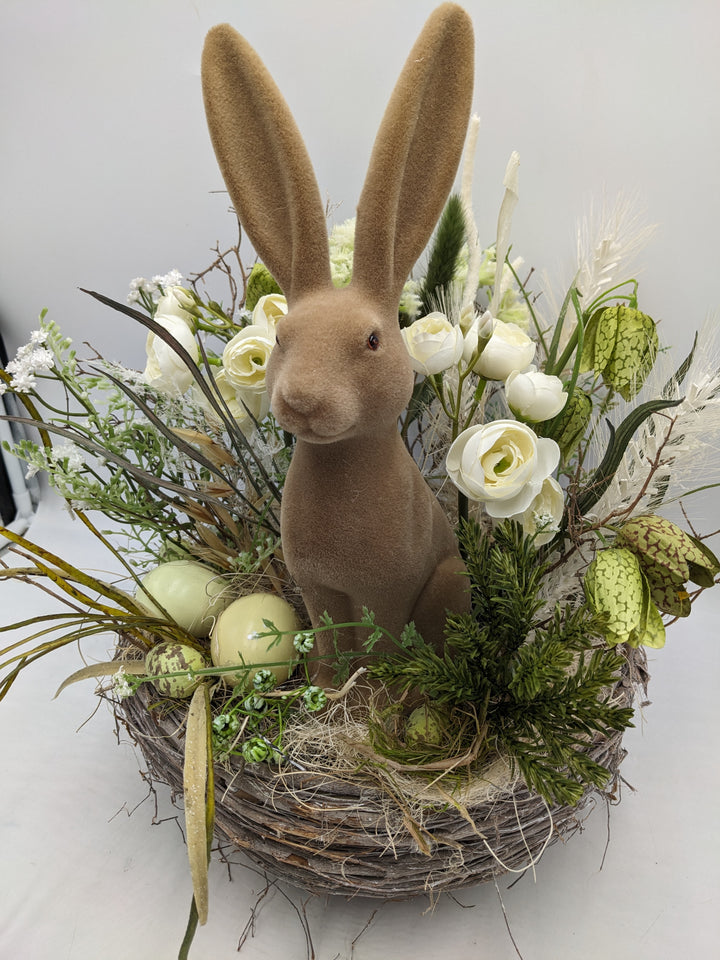 Ostergesteck Frühlingsgesteck Schachbrettblume Ranunkel weiss