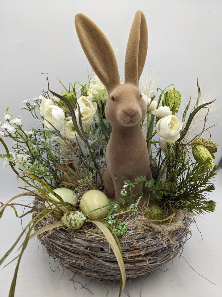 Ostergesteck Frühlingsgesteck Schachbrettblume Ranunkel weiss