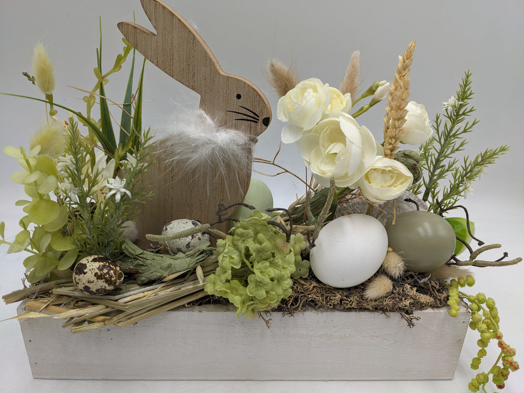 Ostergesteck Frühlingsgesteck Ranunkel Gräser weiss grün