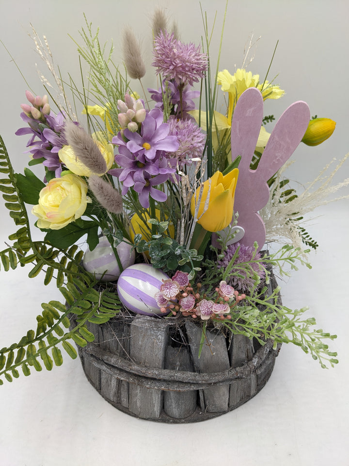 Ostergesteck Frühlingsgesteck Tulpen Hyazinthen lila gelb