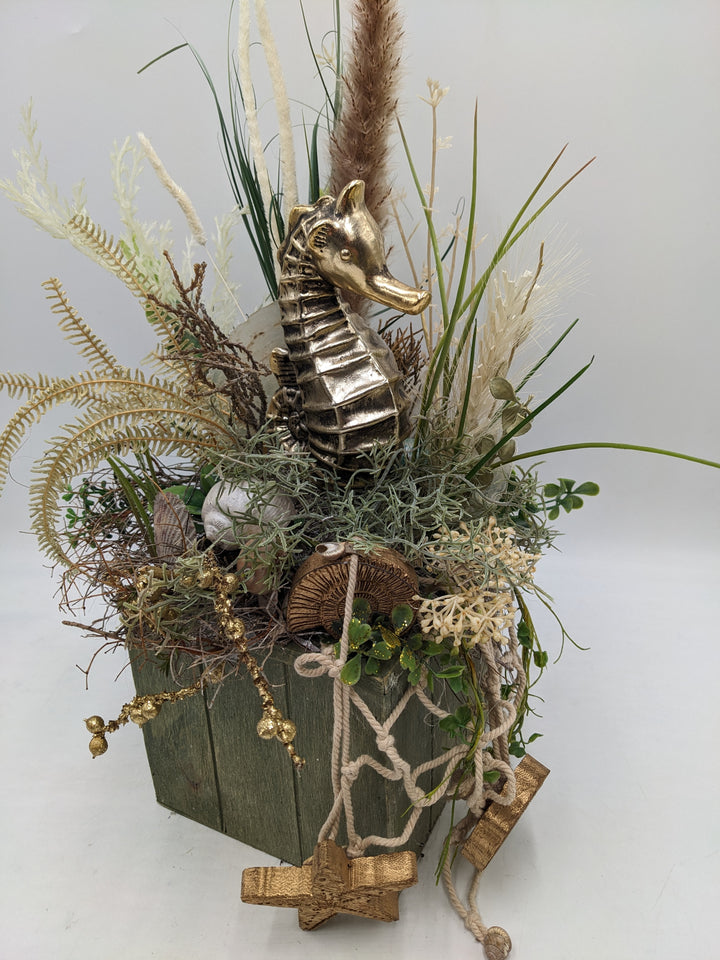 Sommergesteck Seepferdchen maritim gold