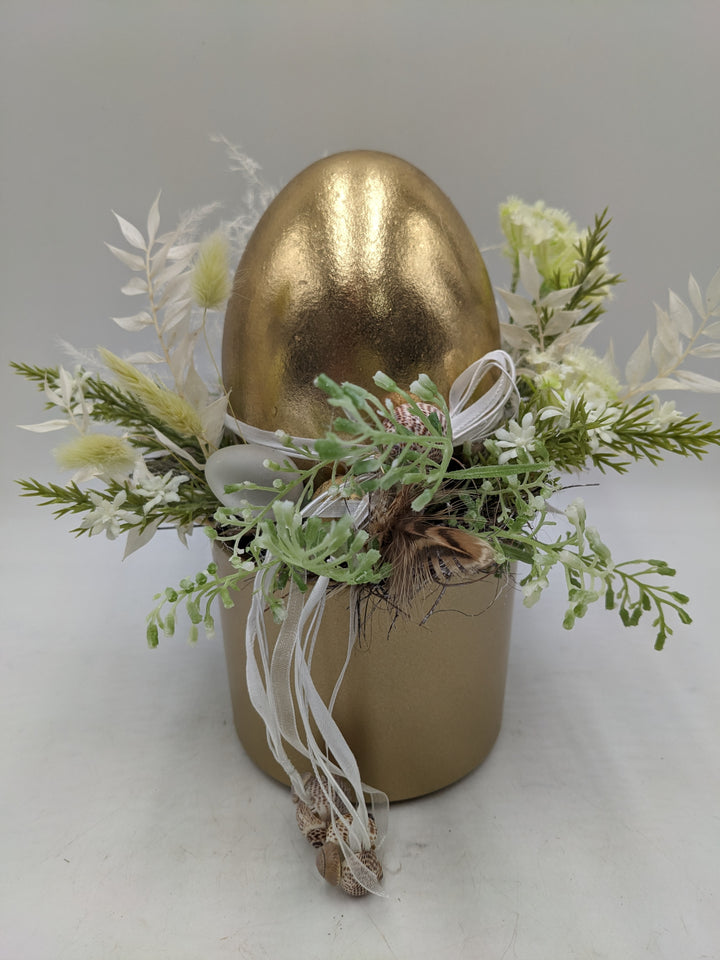 Ostergesteck Frühlingsgesteck Gräser Ei weiss gold