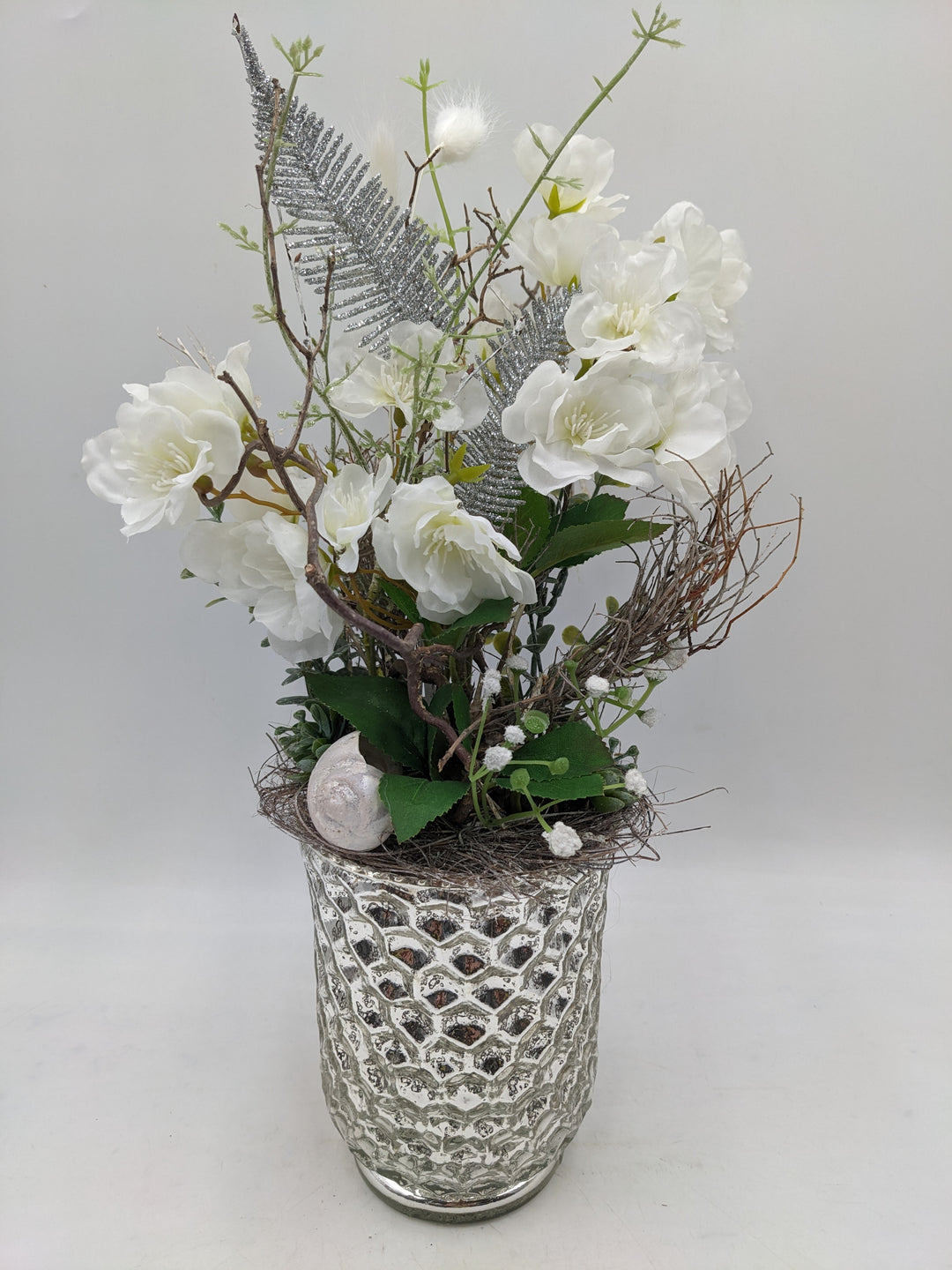 Frühlingsgesteck Kirschblüte weiss silber