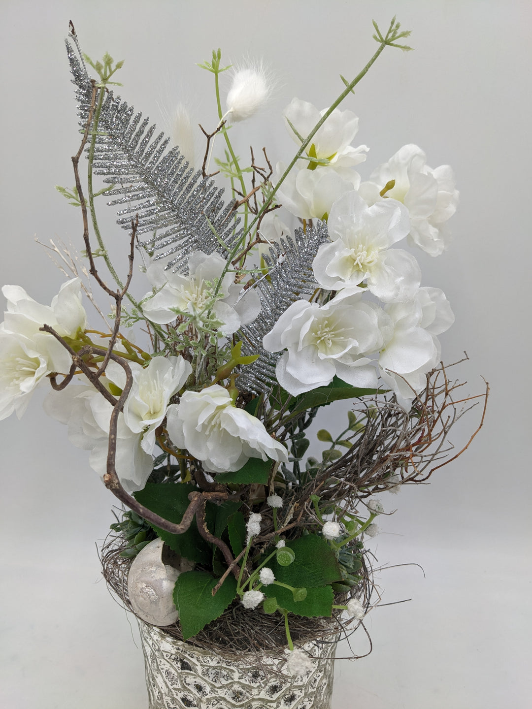 Frühlingsgesteck Kirschblüte weiss silber