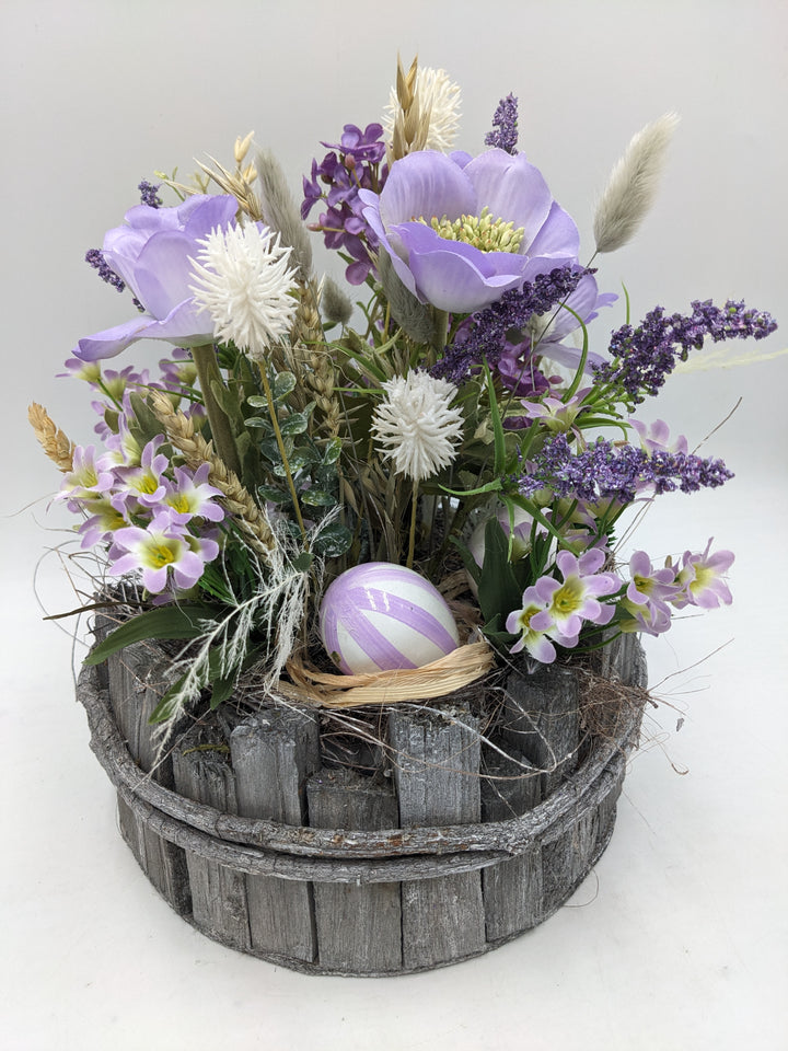 Ostergesteck Frühlingsgesteck Anemone Gräser Eier lila