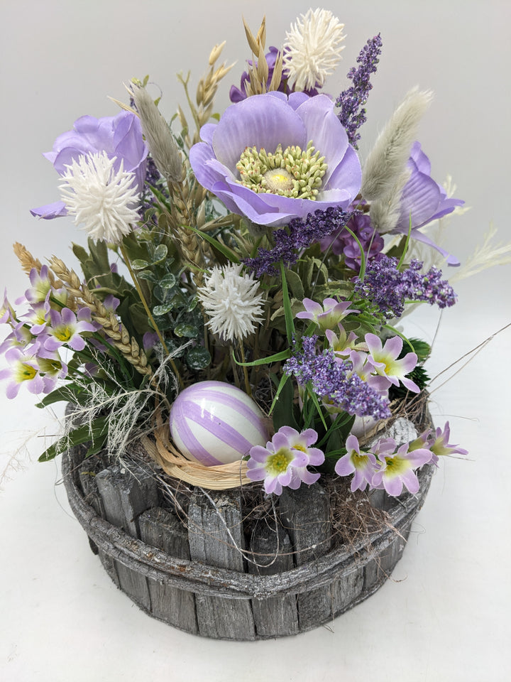 Ostergesteck Frühlingsgesteck Anemone Gräser Eier lila
