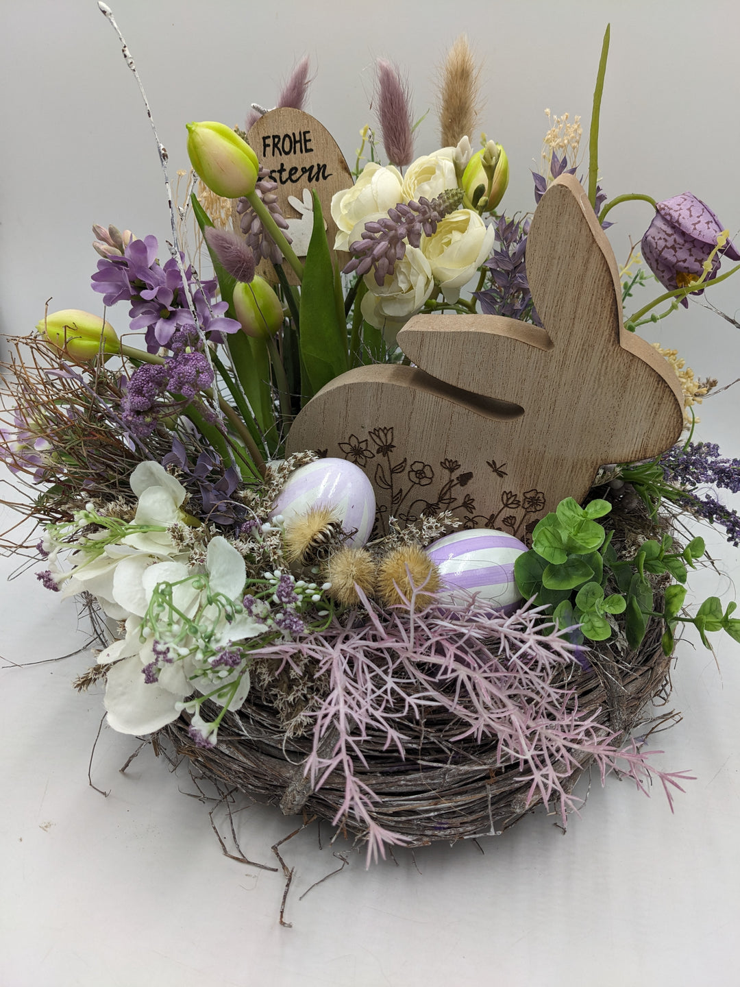 Ostergesteck Frühlingsgesteck Frohe Ostern Tulpen Hase lila