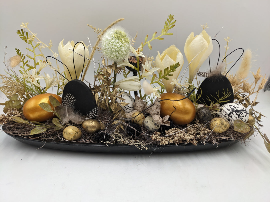 Ostergesteck Frühlingsgesteck Krokusse Gräser schwarz weiss