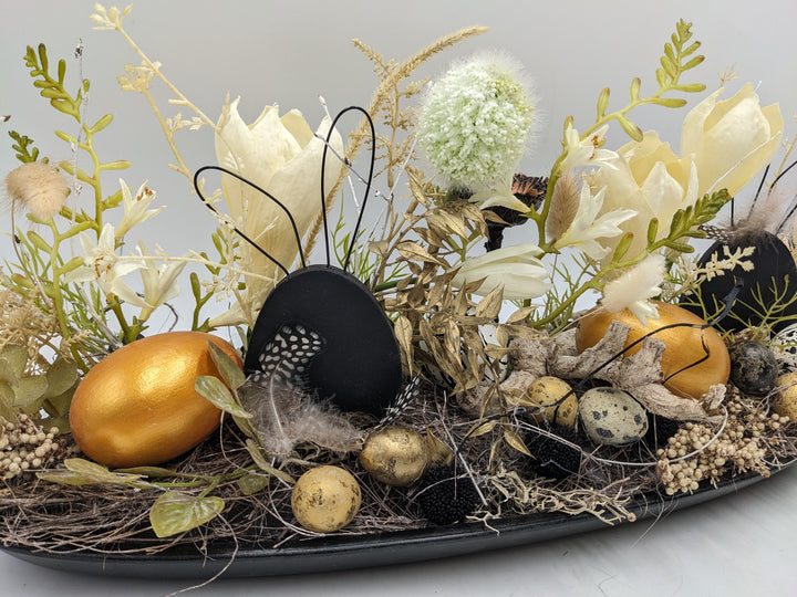 Ostergesteck Frühlingsgesteck Krokusse Gräser schwarz weiss