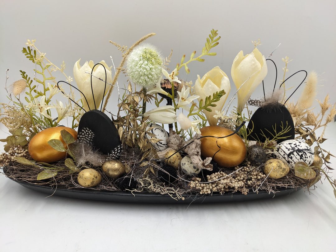 Ostergesteck Frühlingsgesteck Krokusse Gräser schwarz weiss