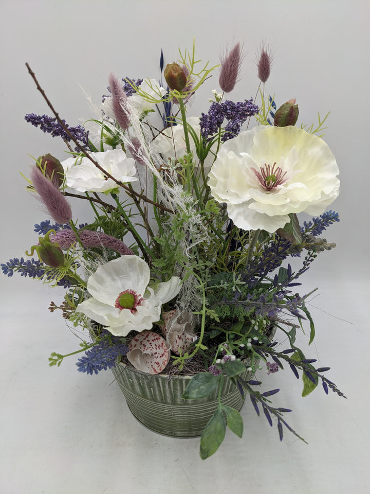 Sommergesteck Lavendel Gräser Mohn lila weiss