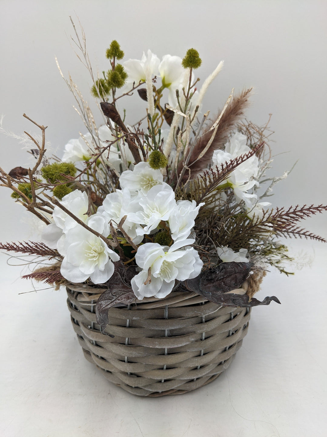 Frühlingsgesteck Kirschblüte Gräser weiss