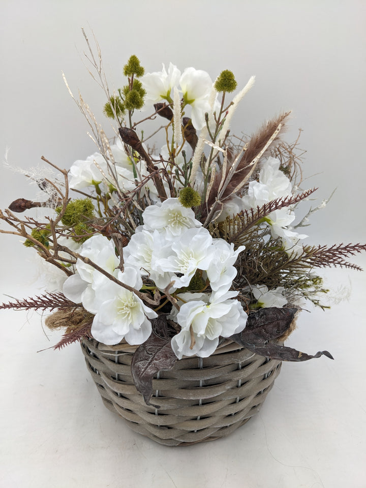 Frühlingsgesteck Kirschblüte Gräser weiss