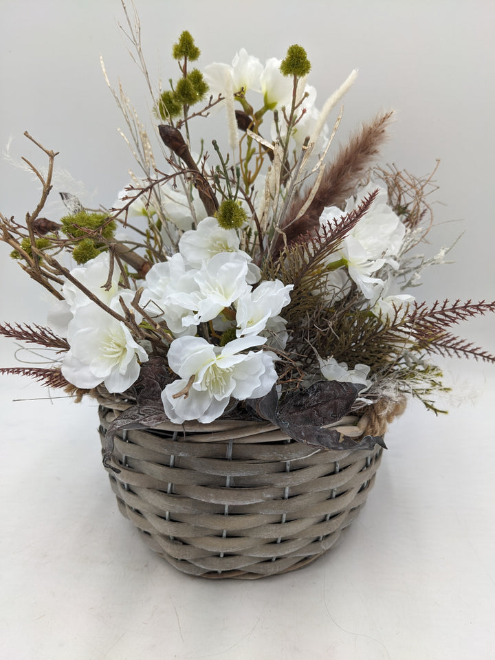 Frühlingsgesteck Kirschblüte Gräser weiss