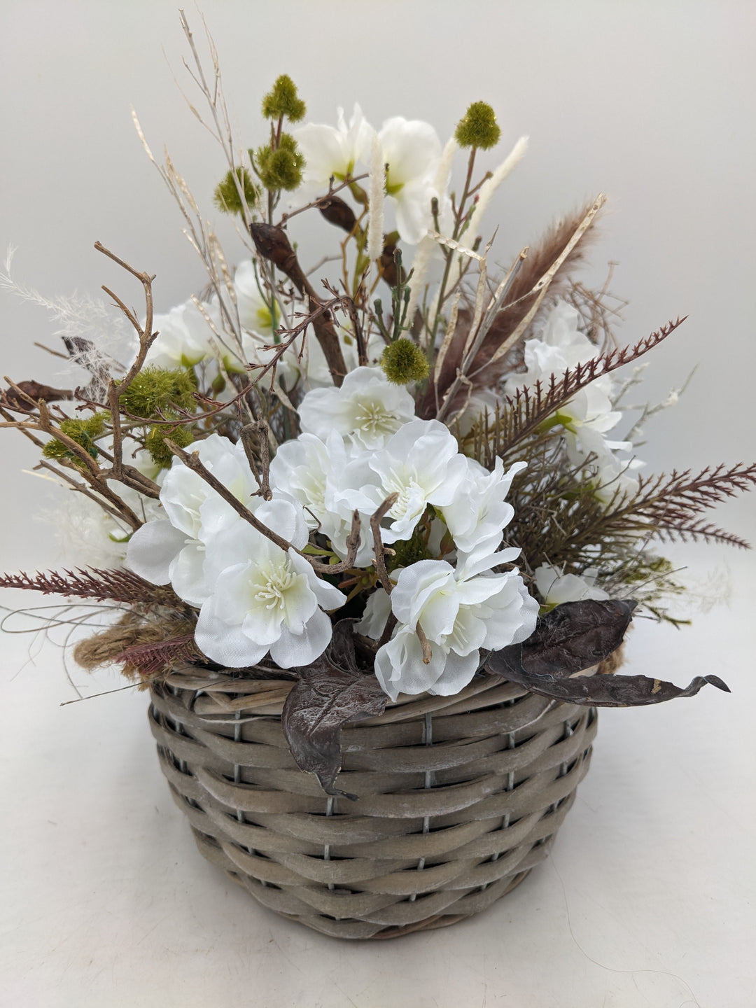 Frühlingsgesteck Kirschblüte Gräser weiss