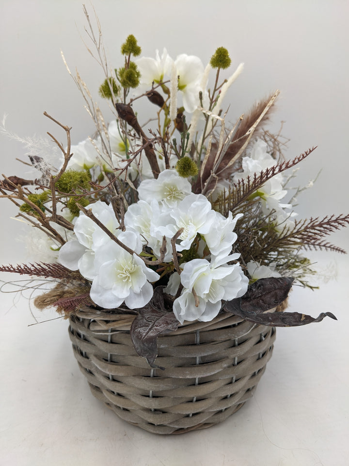 Frühlingsgesteck Kirschblüte Gräser weiss