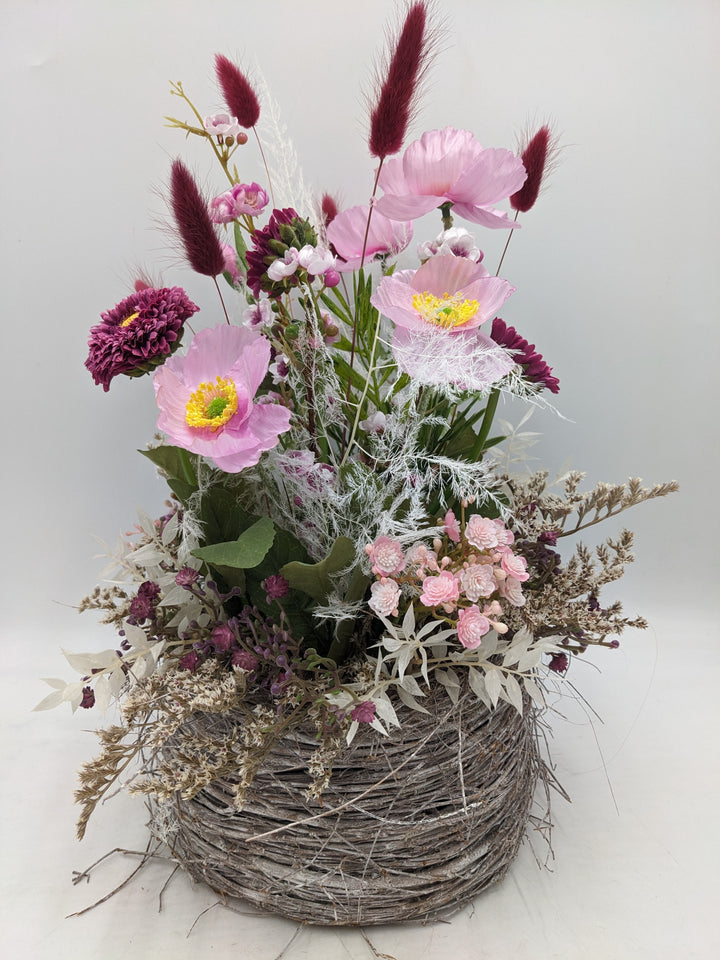 Frühlingsgesteck Mohn Gräser Chrysanthemen rosa