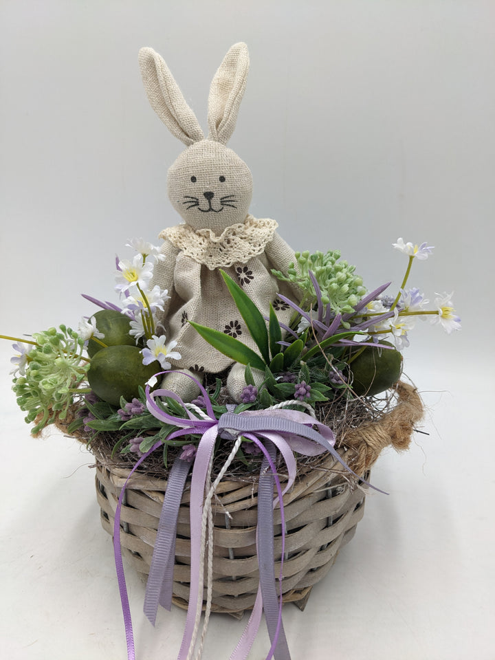 Ostergesteck Frühlingsgesteck Hase Hyazinthen lila grün