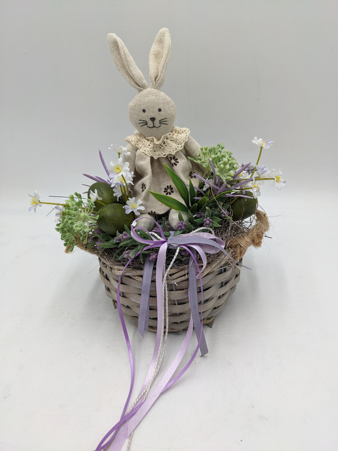 Ostergesteck Frühlingsgesteck Hase Hyazinthen lila grün