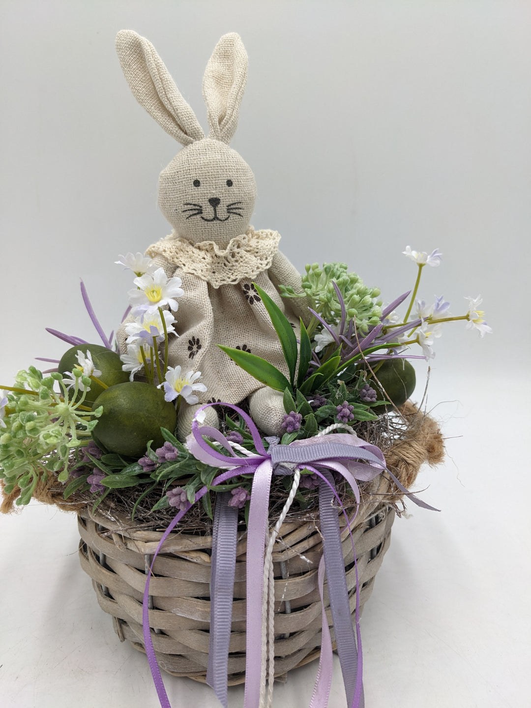 Ostergesteck Frühlingsgesteck Hase Hyazinthen lila grün