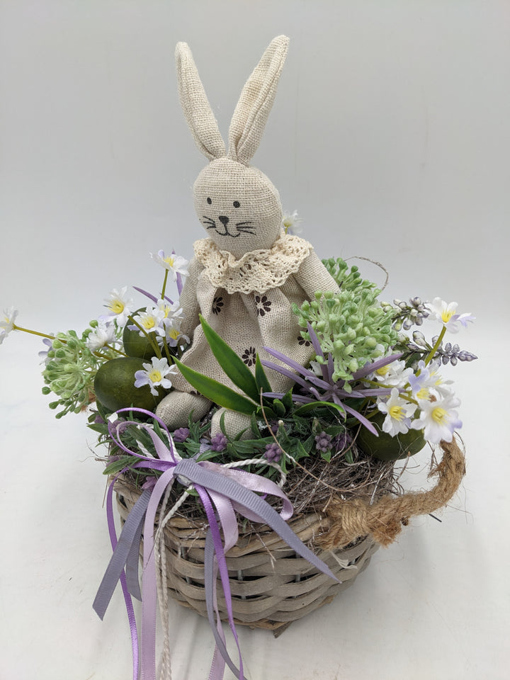 Ostergesteck Frühlingsgesteck Hase Hyazinthen lila grün