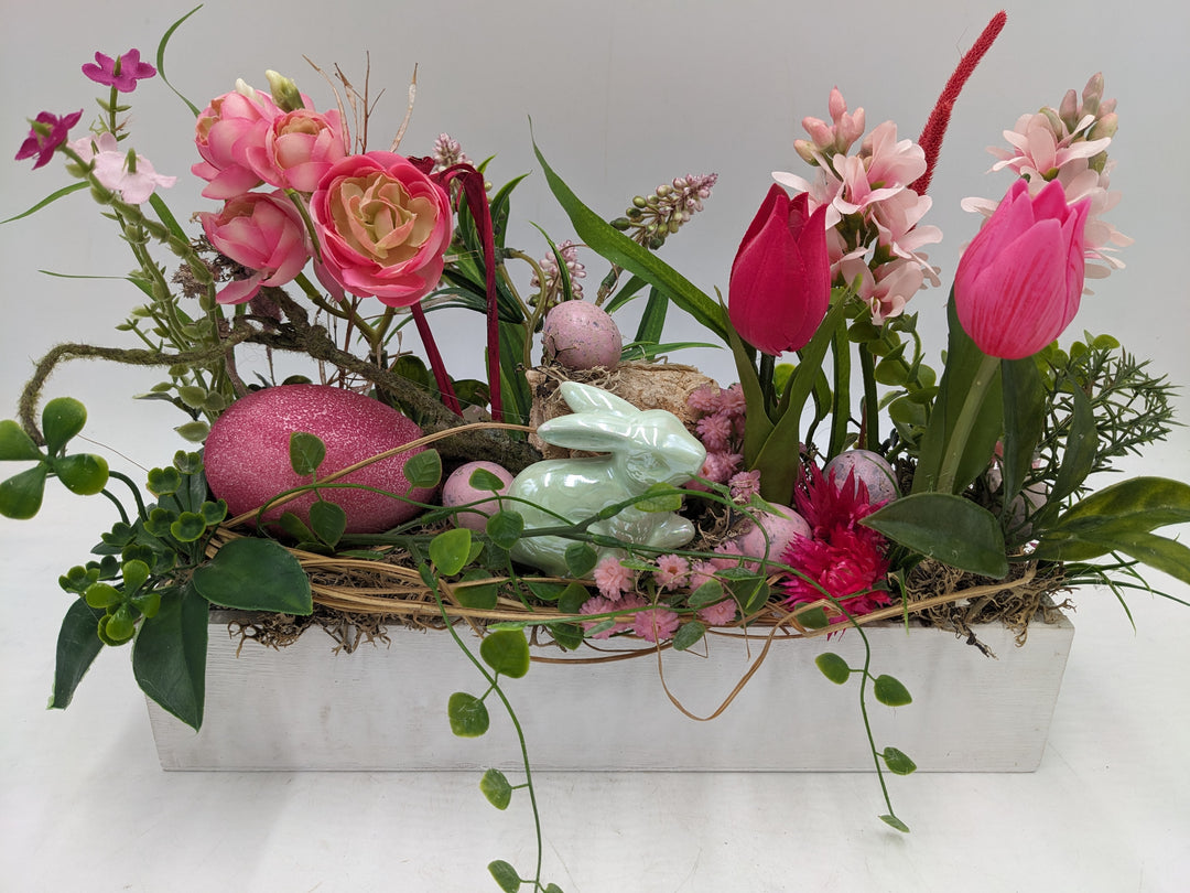 Ostergesteck Frühlingsgesteck Hase Tulpen mint rosa