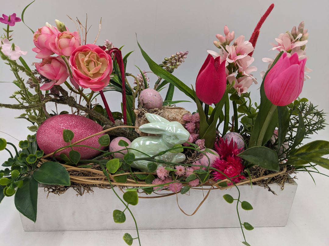 Ostergesteck Frühlingsgesteck Hase Tulpen mint rosa