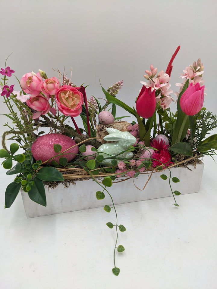 Ostergesteck Frühlingsgesteck Hase Tulpen mint rosa