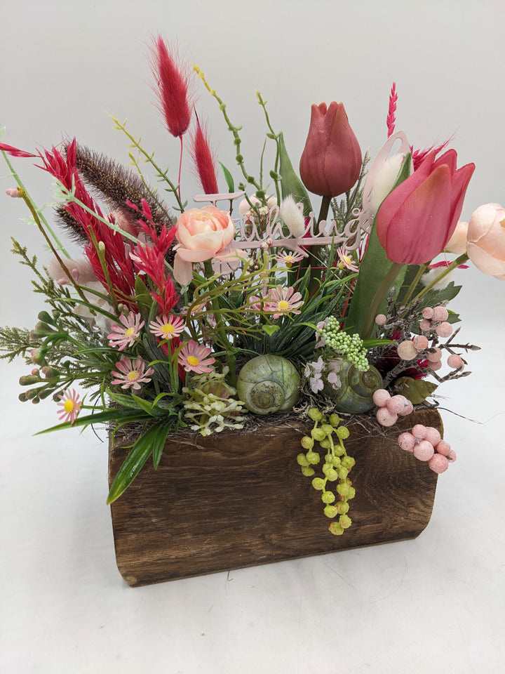 Ostergesteck Frühlingsgesteck Tulpen Ranunkel rosa