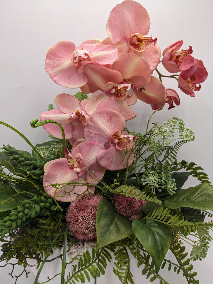 Frühlingsgesteck Orchideen Sedum rosa