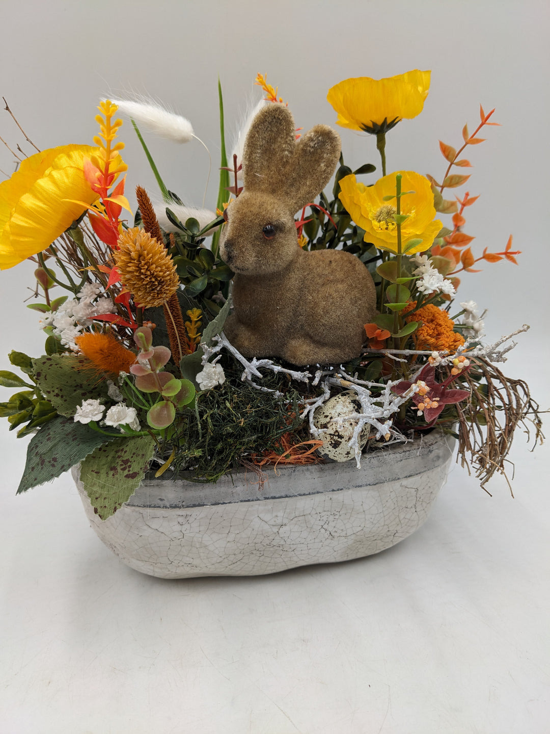 Ostergesteck Frühlingsgesteck Hase Gräser gelb orange