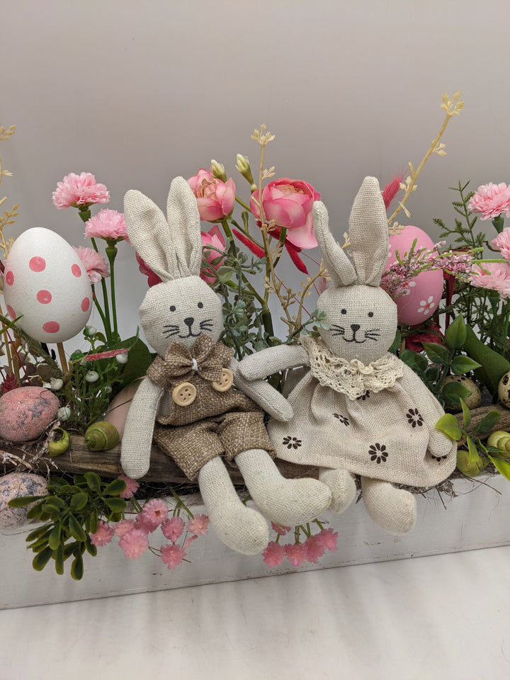 Ostergesteck Frühlingsgesteck Hasen Ranunkeln rosa