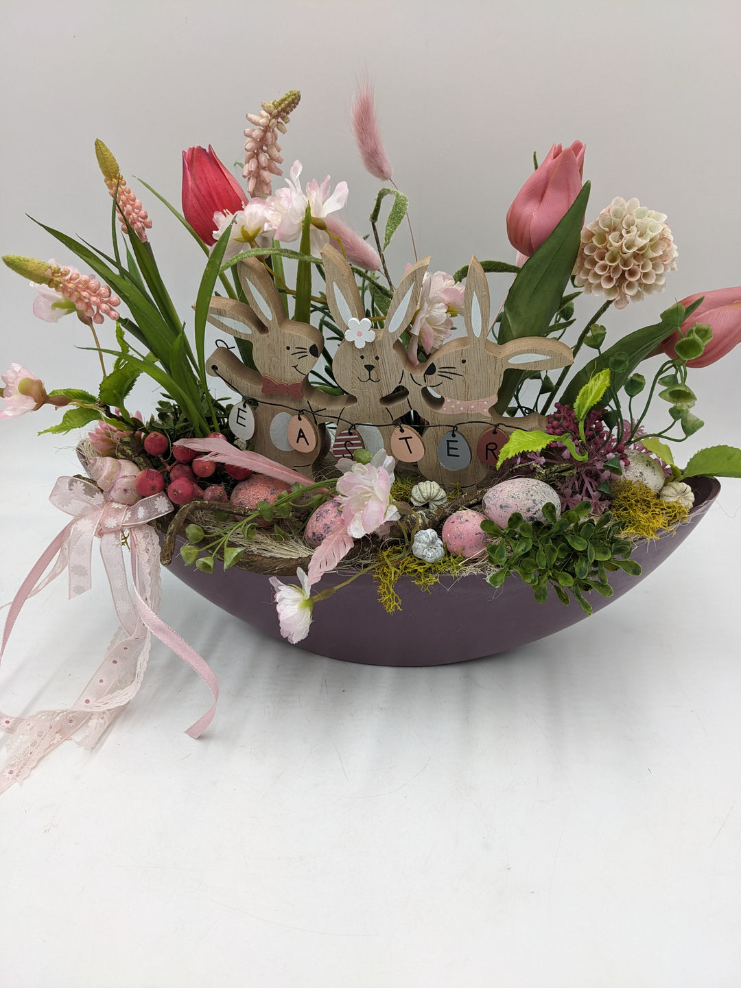 Ostergesteck Frühlingsgesteck Tulpen Gräser Eier rosa