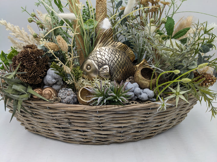 Sommergesteck Fisch Gräser maritim gold