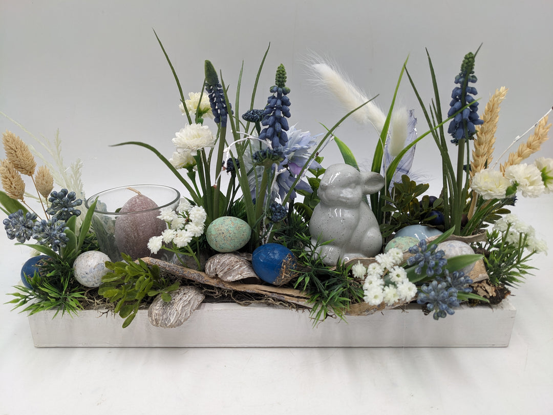 Ostergesteck Frühlingsgesteck Teelicht Hase blau weiss