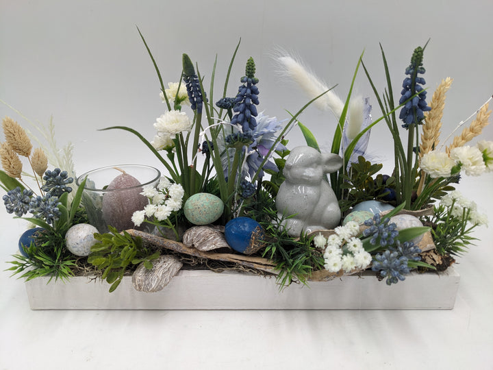 Ostergesteck Frühlingsgesteck Teelicht Hase blau weiss
